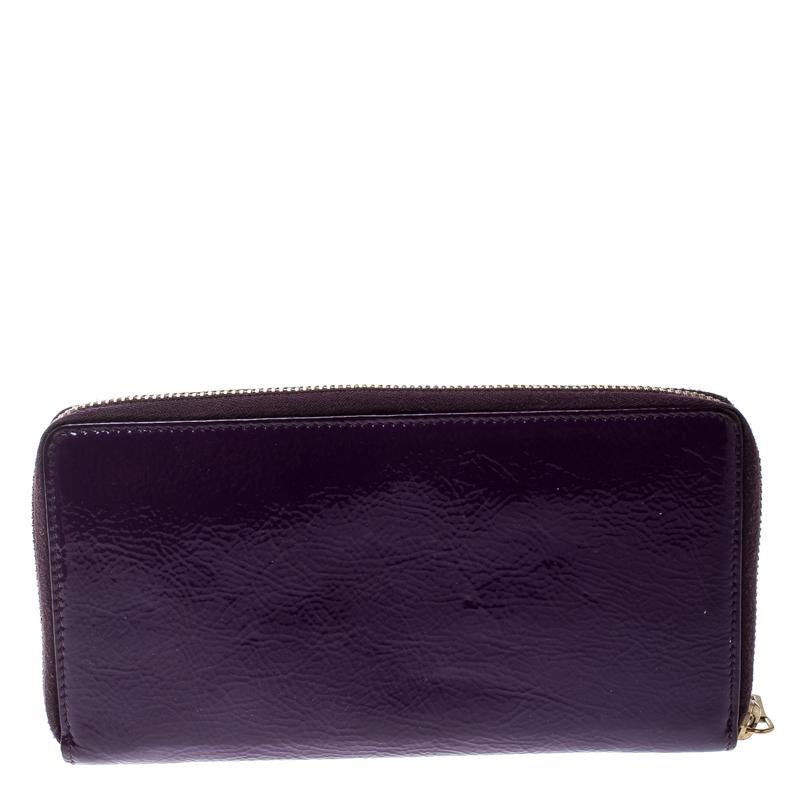 This Belle de Jour wallet from Saint Laurent is one creation a fashionista like you must own. It has been wonderfully crafted from patent leather in a glamorous purple hue. The top zipper opens to reveal a fabric-lined interior featuring multiple