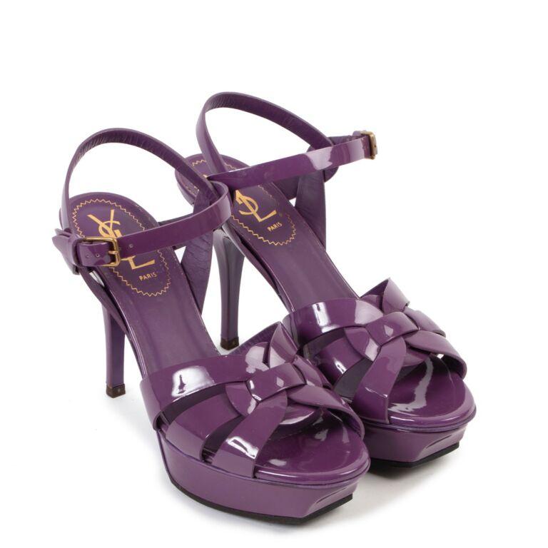 Saint Laurent Purple Patent Leather Tribute Heels - Size 36.5

How cute are these Saint Laurent Tribute heels? Crafted in purple patent leather. Combine them with your favourite pair of jeans and a blazer, to go for a casual chique look.

Condition:
