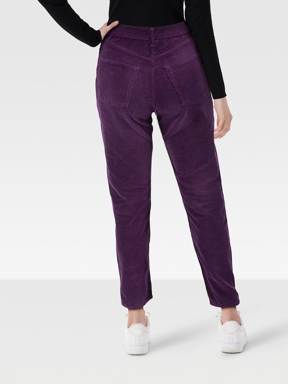 CONDIZIONE: mai indossato, con cartellini. Questo nuovo articolo di rivendita firmato Saint Laurent non presenta alcun segno di usura visibile sui pantaloni.
 
 
 
 Dettagli
 
 
 Viola
 
 Velluto a coste
 
 Pantaloni
 
 Vestibilità slim
 
 Chiusura