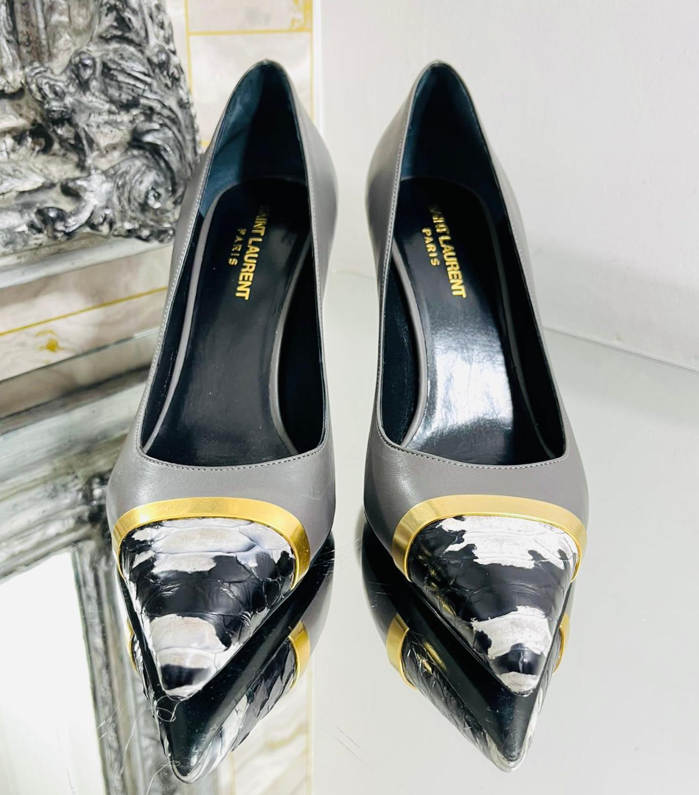 Saint Laurent Python Skin & Leather Pumps

Grey heels designed with python toe detailed with gold metal frame.

Featuring stiletto heel and pointed toe and leather lining.

Size – 39

Condition – Very Good

Composition – Python Skin, Leather