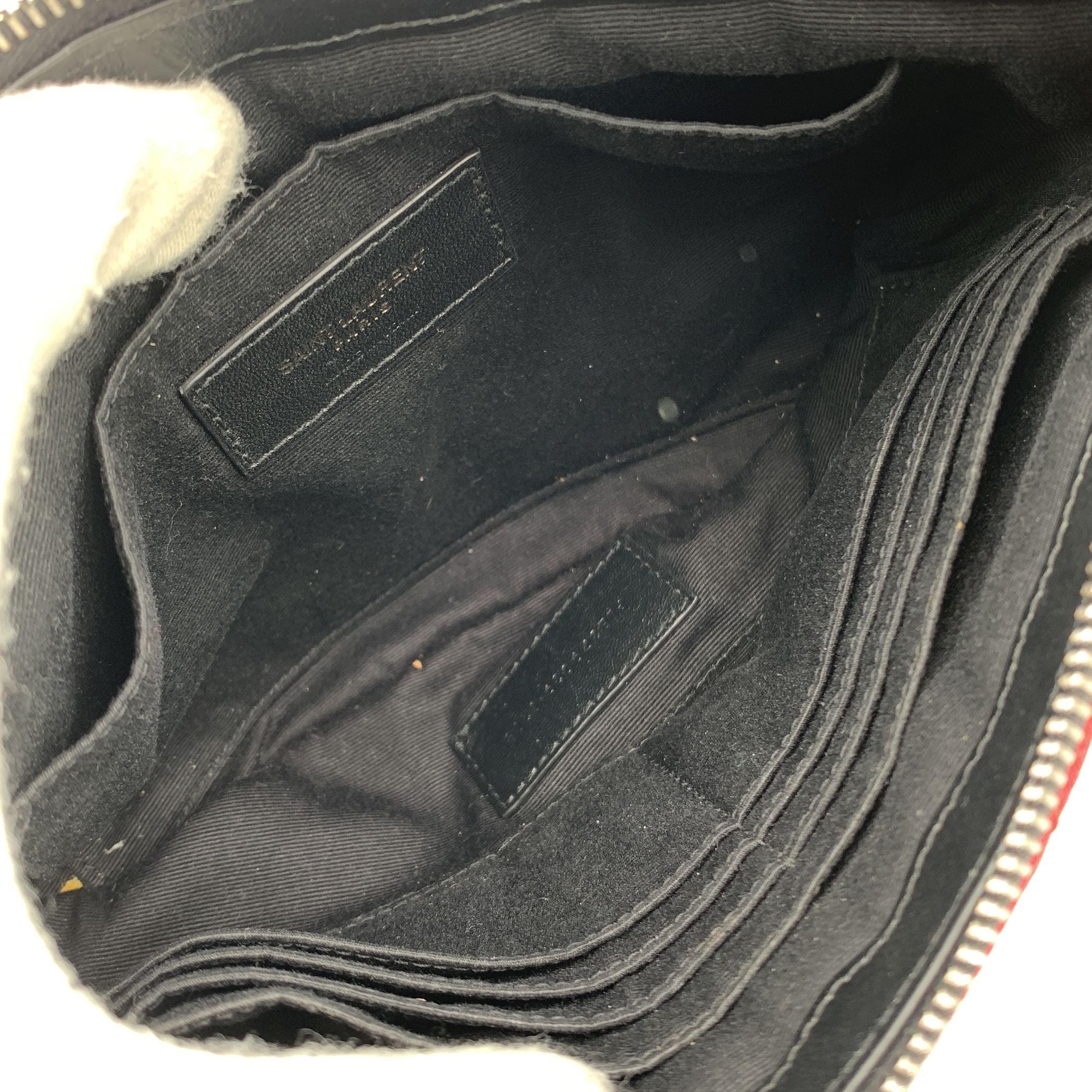 Saint Laurent pochette/pochette en toile imprimée bandana rouge Excellent état - En vente à Rome, Rome