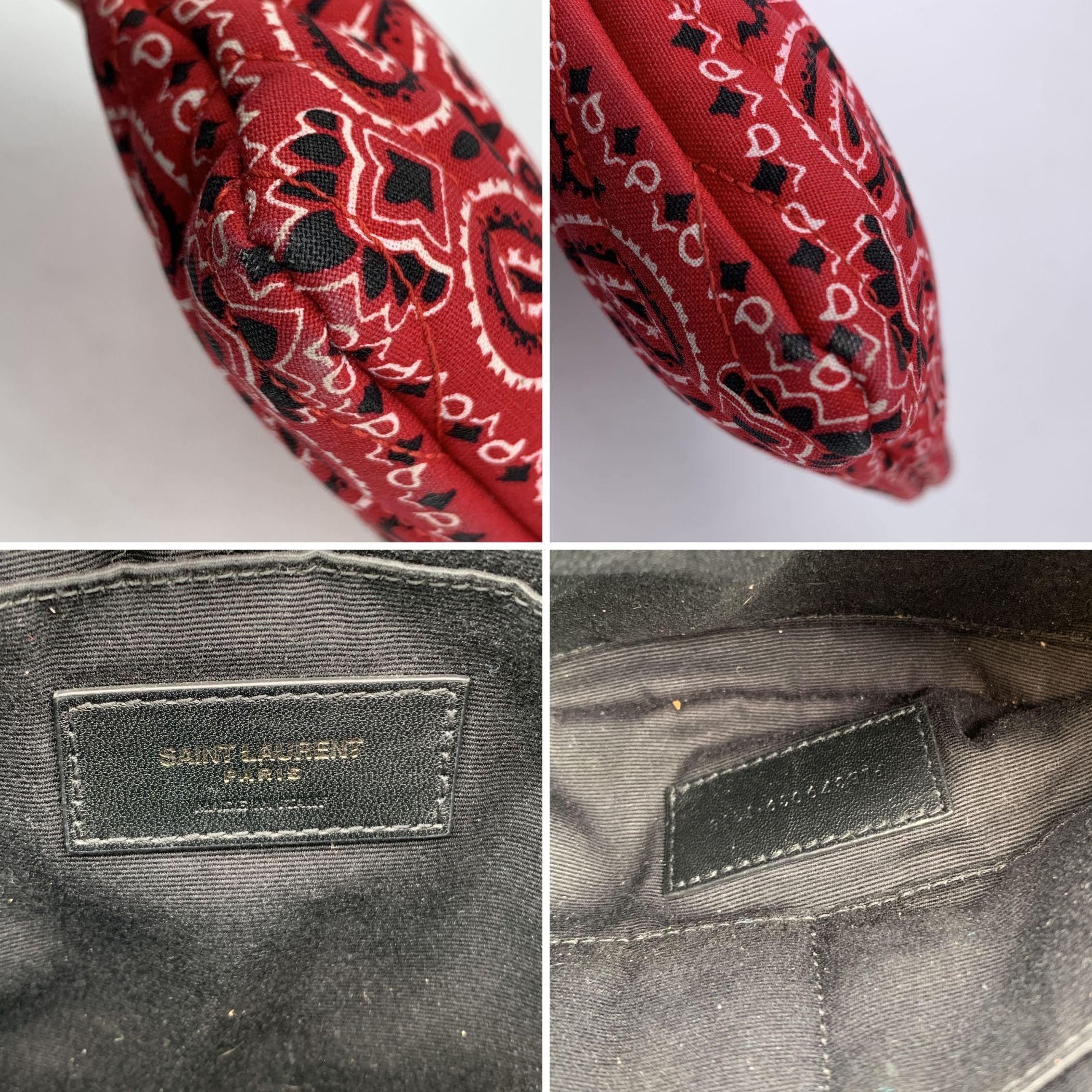 Saint Laurent pochette/pochette en toile imprimée bandana rouge en vente 1