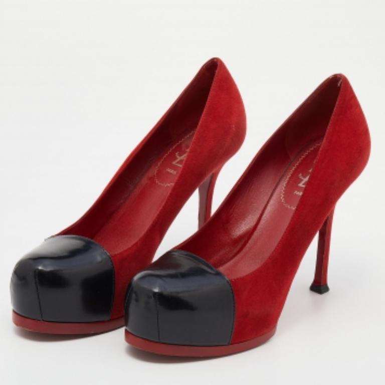 Fashionable and chic, these Tribtoo pumps from Saint Laurent will cut an alluring silhouette from day to night. Crafted from suede leather, the pumps have red and black shade, concealed platforms, and 7 cm heels.