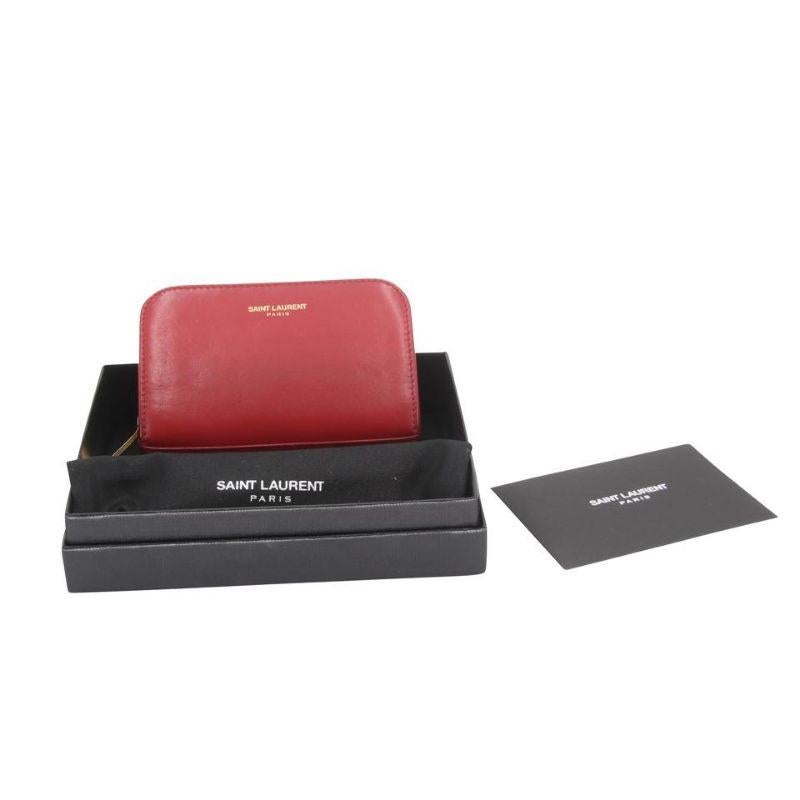 Saint Laurent Rote Box Leder Compact Zip Münztasche mit Reißverschluss Violett mit Brieftasche im Zustand „Gut“ im Angebot in Downey, CA