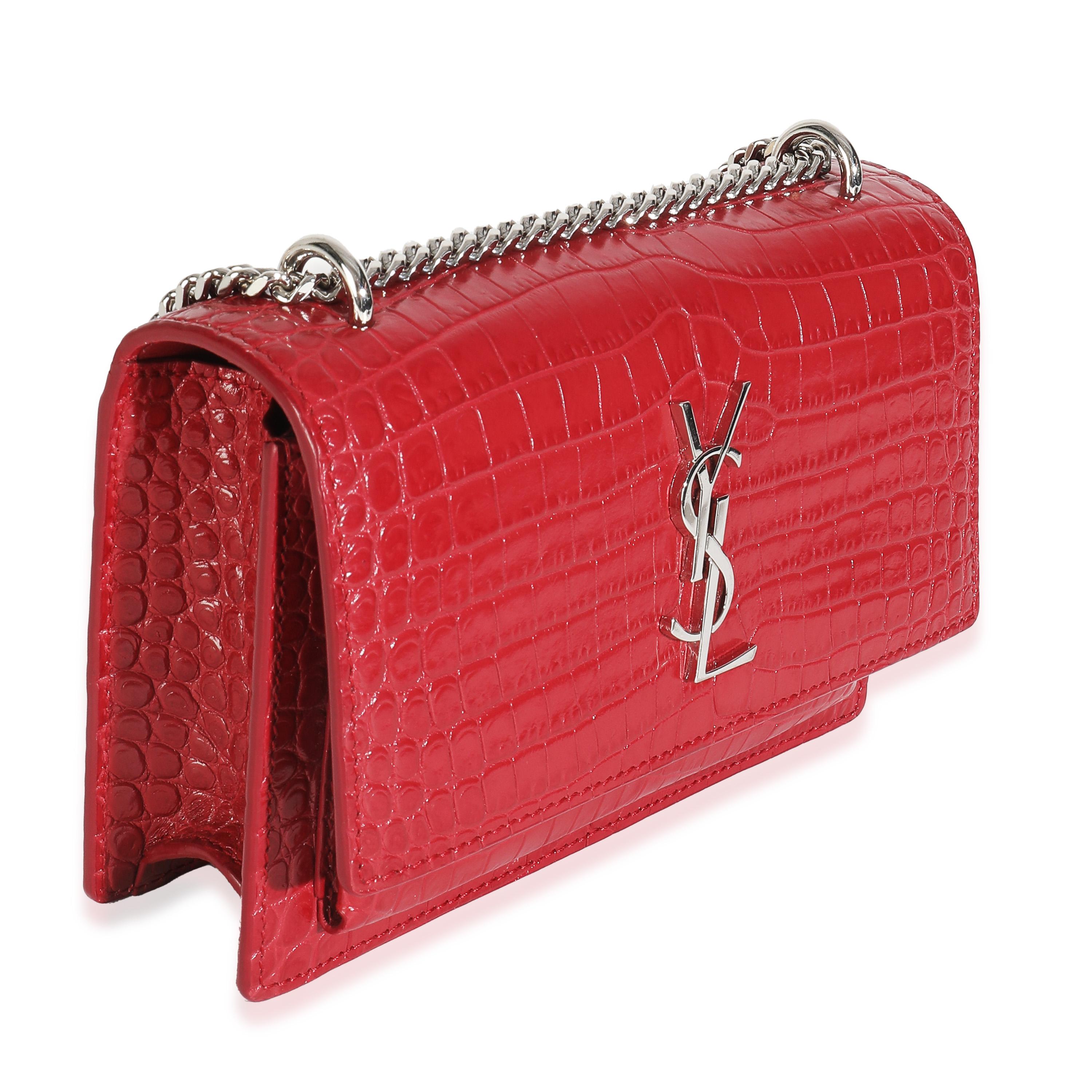 Rosso Saint Laurent Red Calfskin Crocodile Embossed Monogram Sunset Chain Wallet in vendita