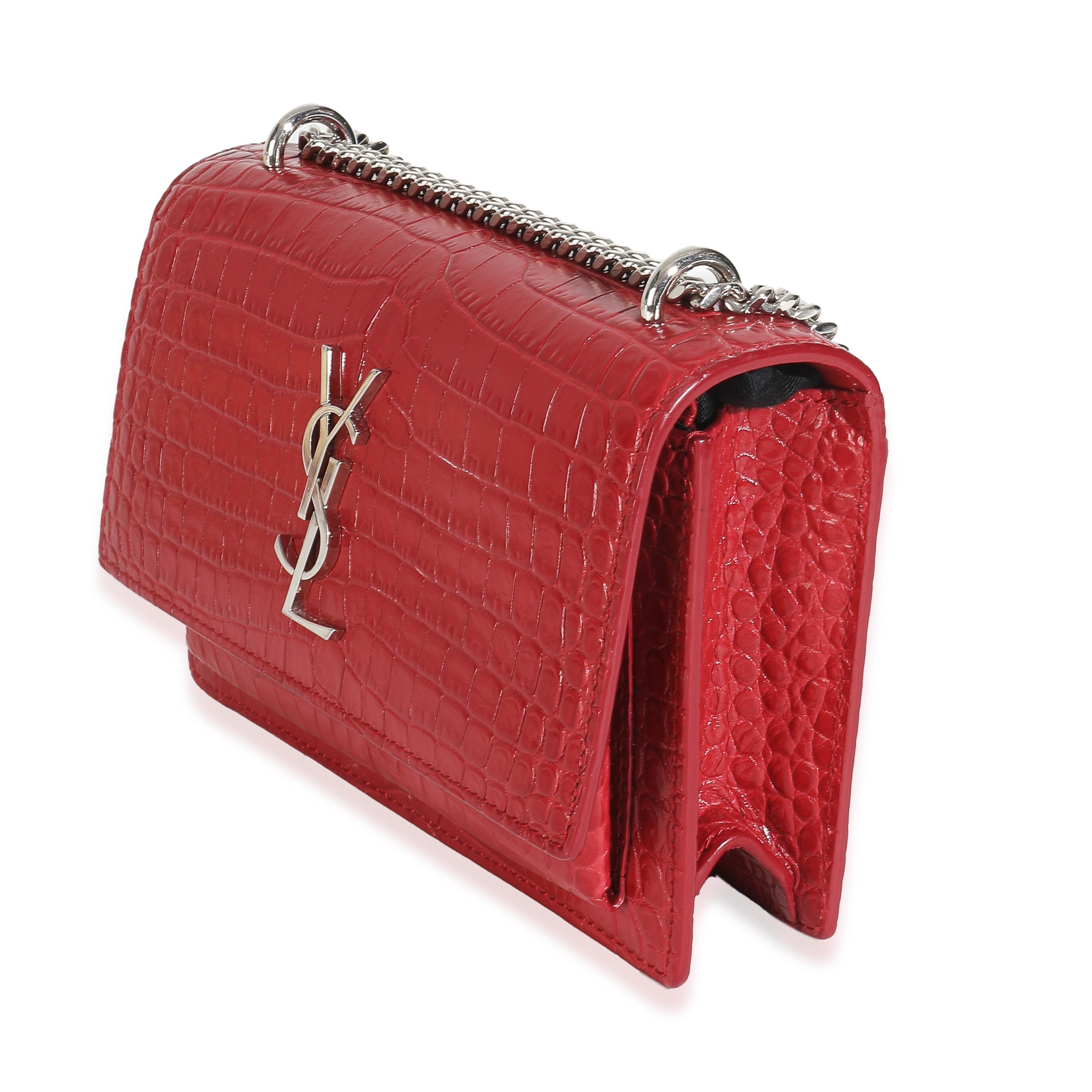Saint Laurent Red Calfskin Crocodile Embossed Monogram Sunset Chain Wallet In condizioni ottime in vendita a New York, NY
