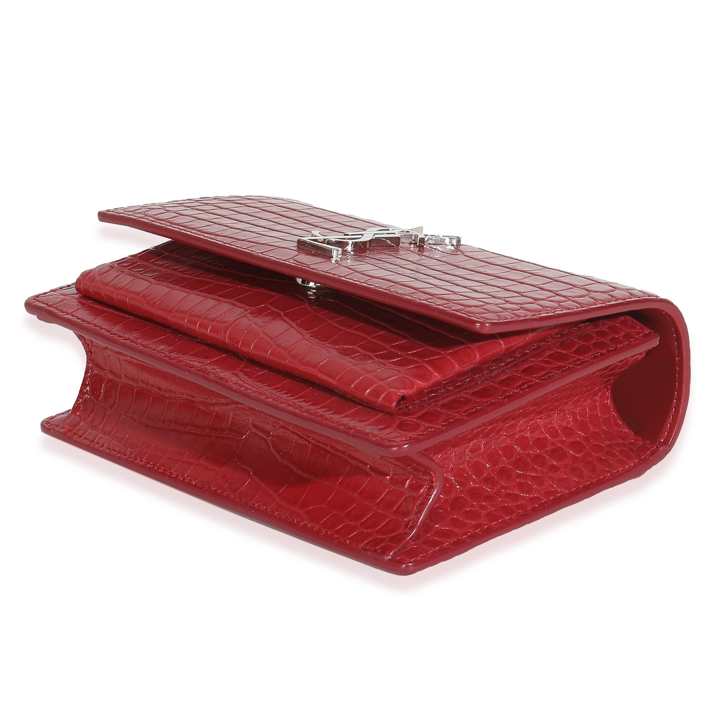 Donna Saint Laurent Red Calfskin Crocodile Embossed Monogram Sunset Chain Wallet in vendita