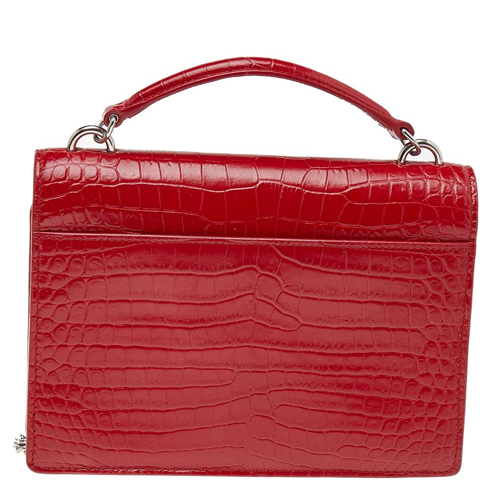 Fall in love with this Sunset bag from Saint Laurent! Crafted from croc-embossed leather, it flaunts the 'YSL' logo on the front flap in silver-tone metal. It has a compact leather-lined interior that houses pockets. This red beauty is complete with