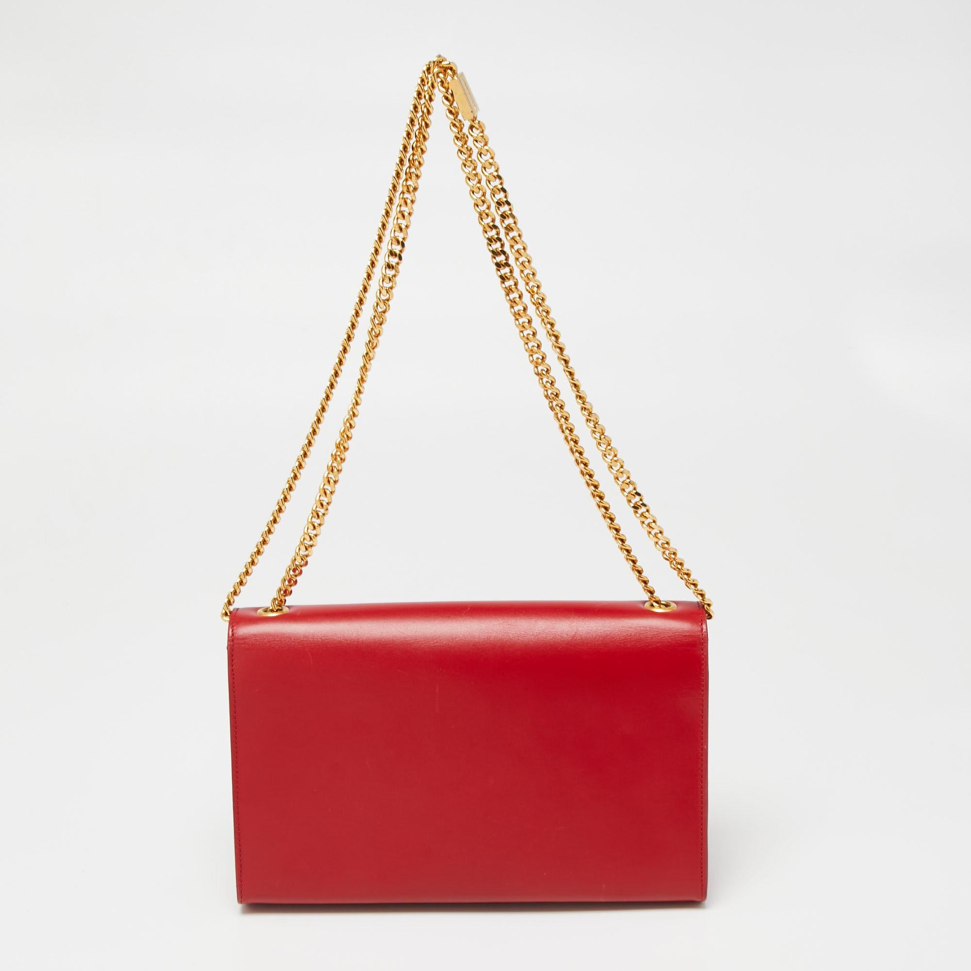 The Kate shoulder bag by Saint Laurent has all the details that make it a special designer bag. Crafted using leather, the bag features a sturdy gold-tone shoulder chain, the YSL logo with a tassel on the front flap, and a lined compartment to store