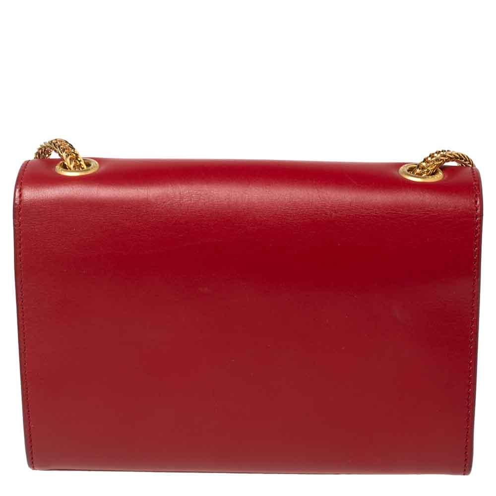 The House of Saint Laurent holds a longstanding reputation for crafting upscale, signatory leather goods that remain highly popular and appealing globally. This Kate crossbody bag from Saint Laurent is designed using red leather with a gold-toned