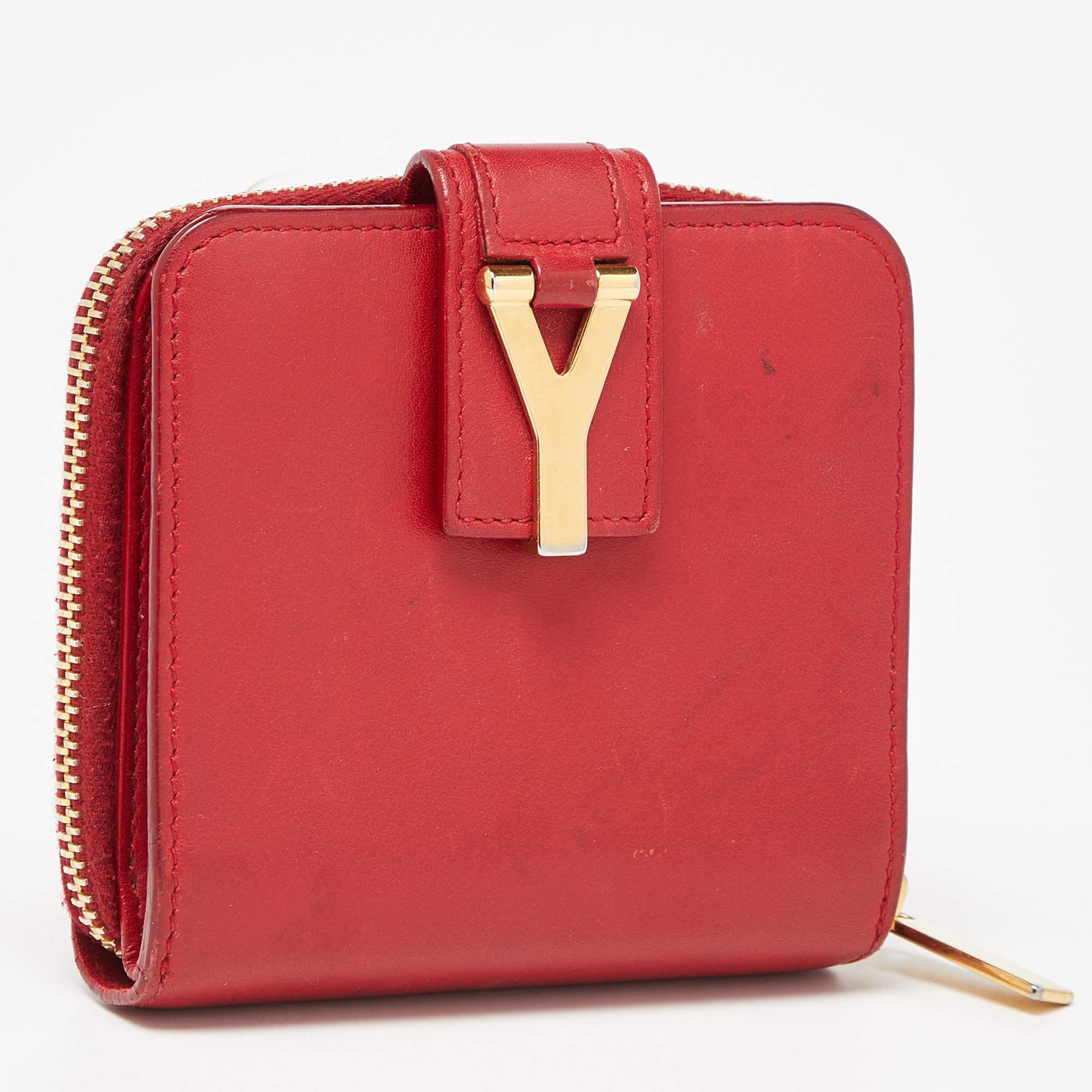 Rosso Saint Laurent Portafoglio compatto con zip linea Y in pelle rossa in vendita