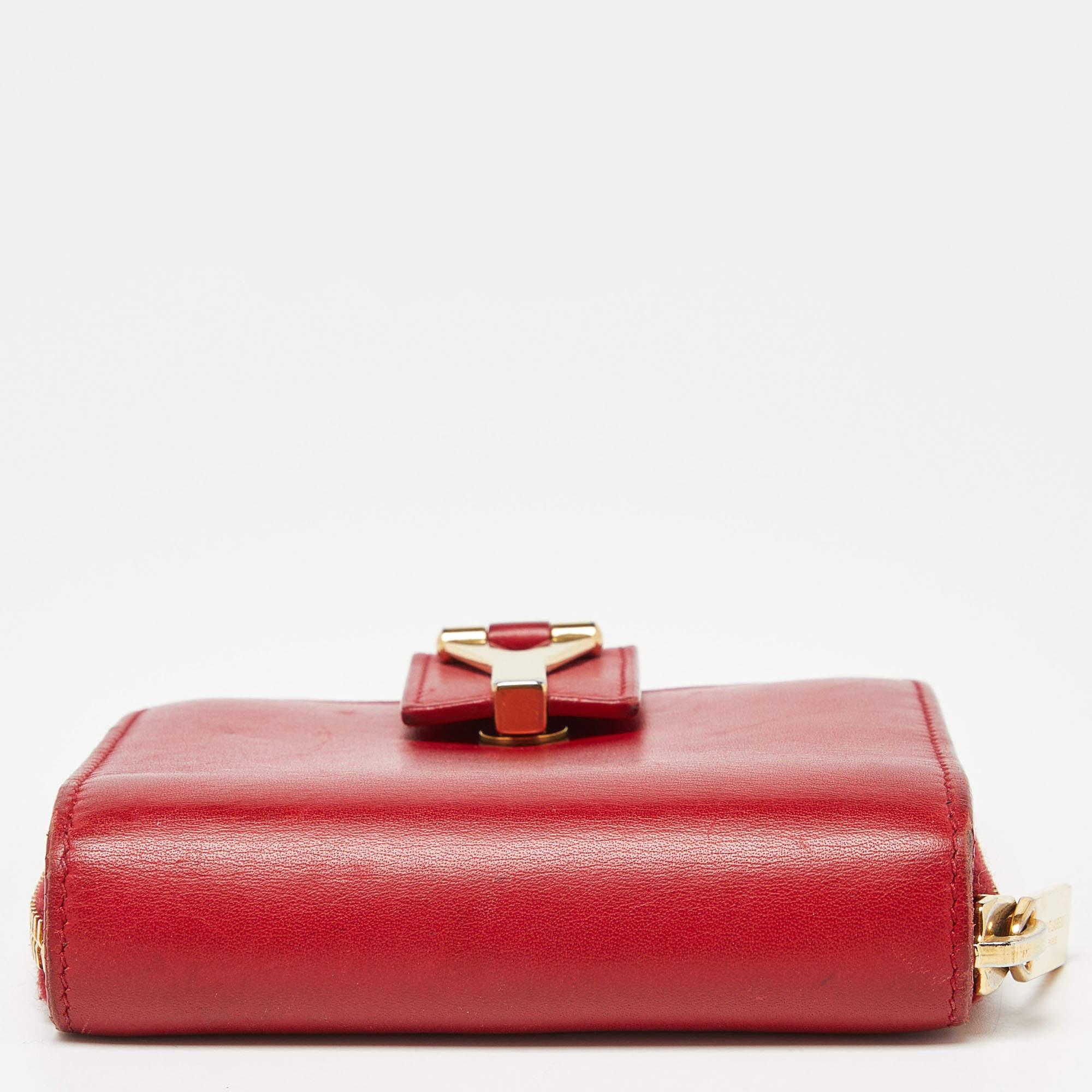 Saint Laurent Portafoglio compatto con zip linea Y in pelle rossa in vendita 1