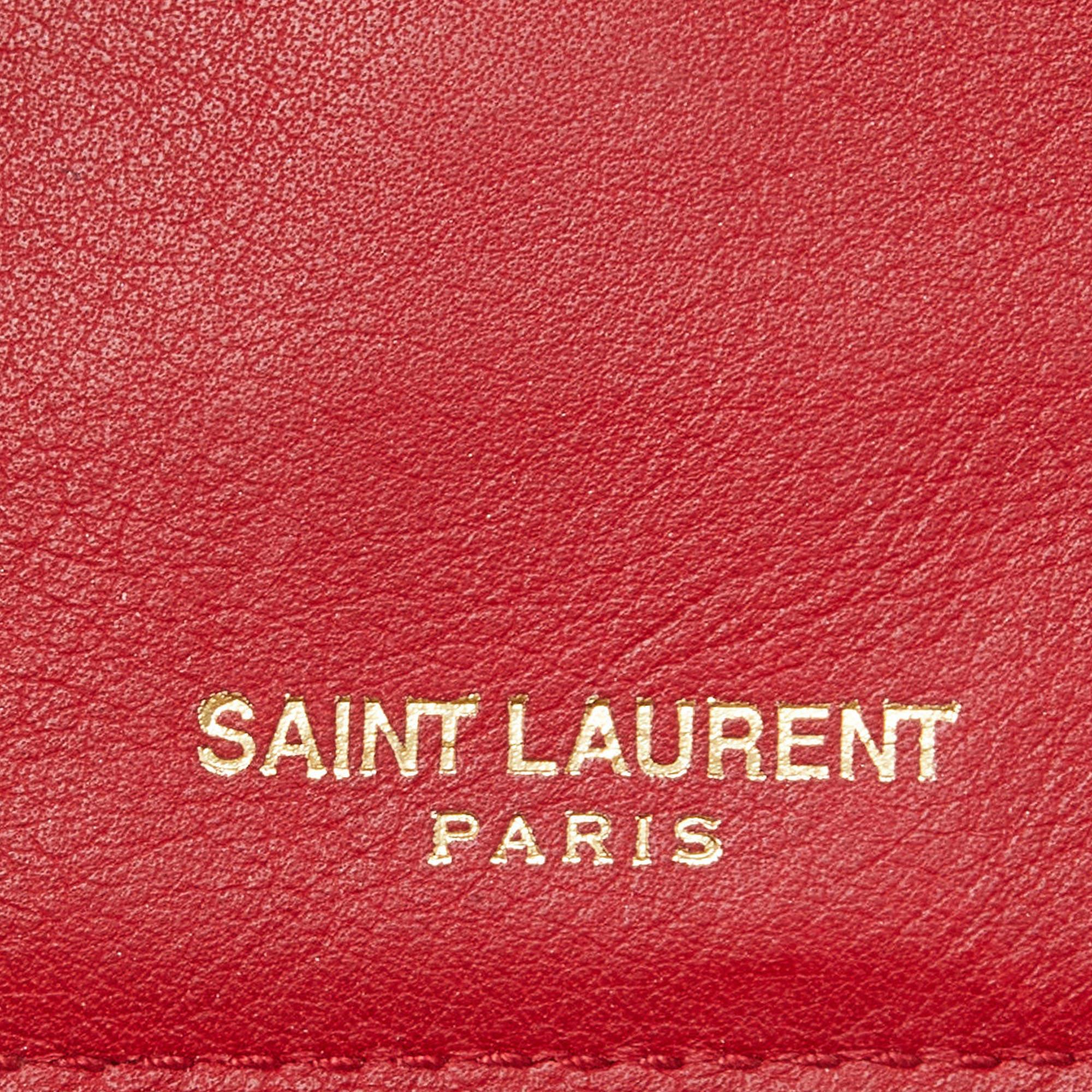 Saint Laurent Portafoglio compatto con zip linea Y in pelle rossa in vendita 3