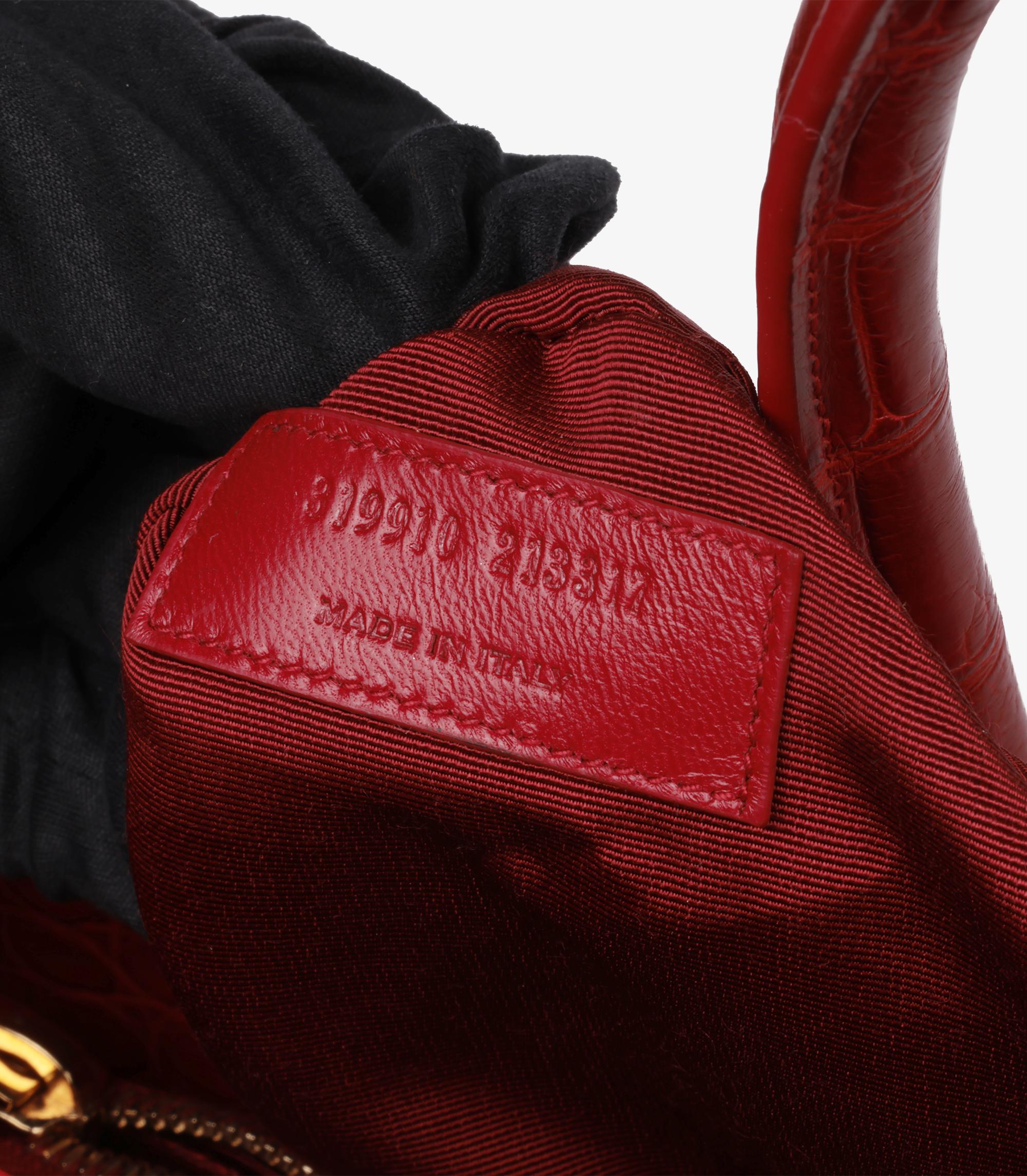 Saint Laurent Red Matte Crocodile Emobssed Calfskin Leather Large Sac De Jour en venta 3