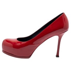 Saint Laurent Bombas de plataforma Tribtoo de charol rojo talla 37.5