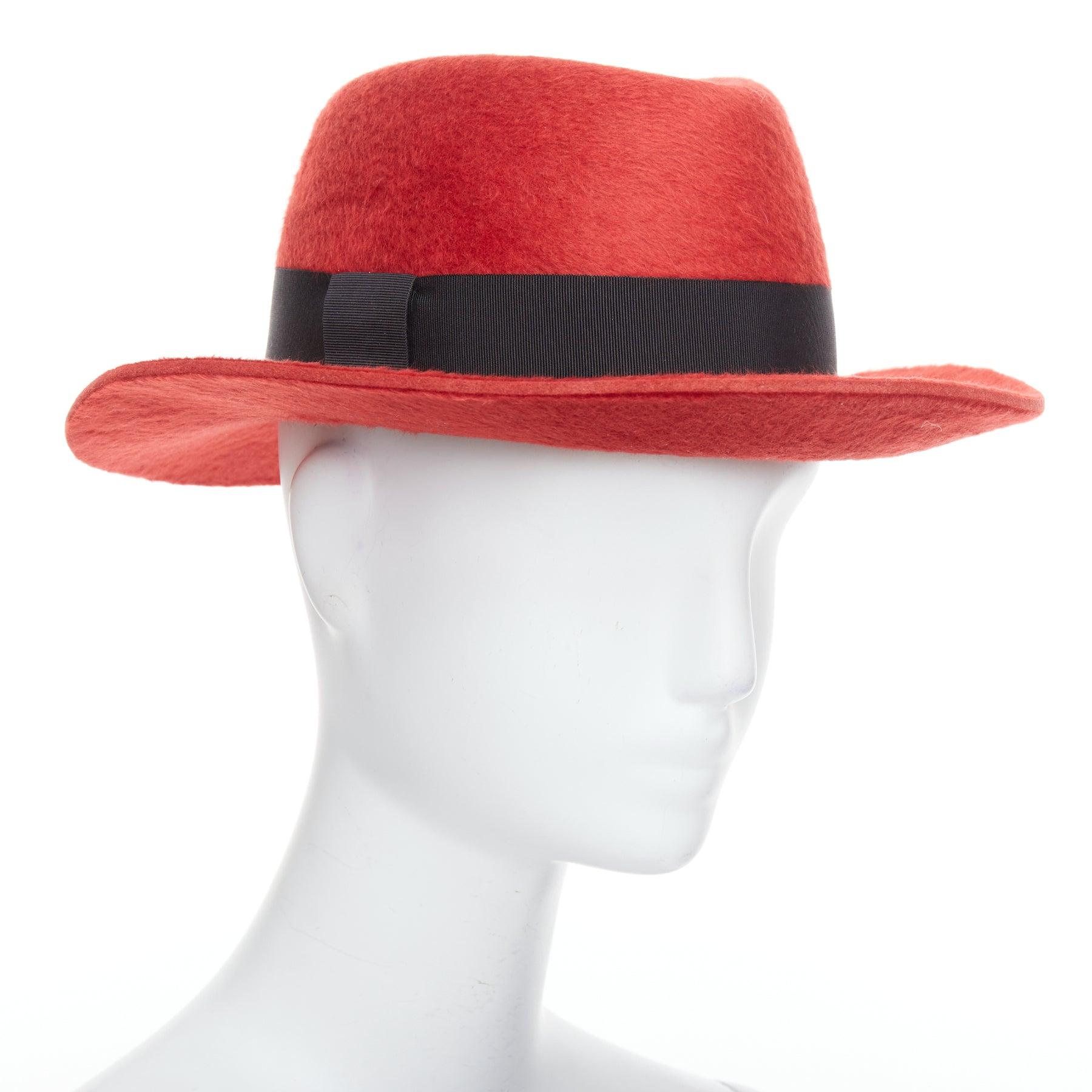 Gray SAINT LAURENT red rabbit felt black grosgrain leather lined fedora hat For Sale