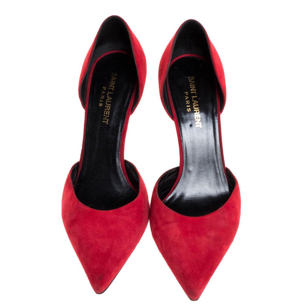 This pair of pumps by Saint Laurent will let you make the most amazing style statement. Crafted from suede, they feature clean cuts, pointed toes and slim heels. Add a subtle touch of magic to your look by donning these red pumps.
