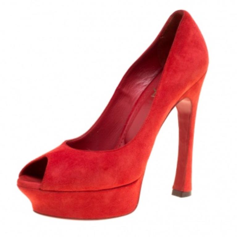 Rouge Saint Laurent Palais escarpins à bout ouvert en daim rouge taille 40 en vente