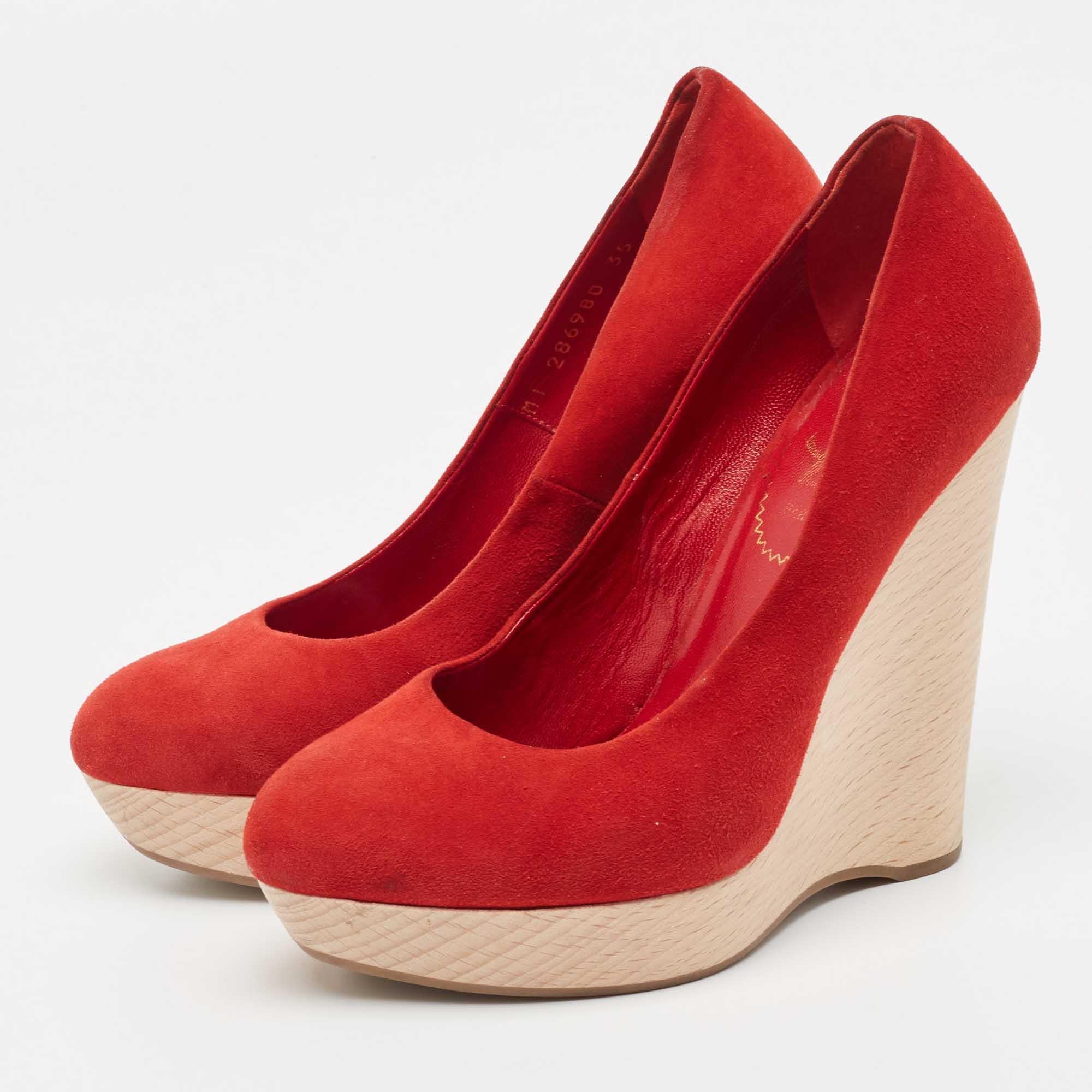 Ces sandales encadreront vos pieds de manière élégante. Fabriquées à partir de matériaux de qualité, elles arborent une présentation élégante, des semelles intérieures confortables et des talons durables. 