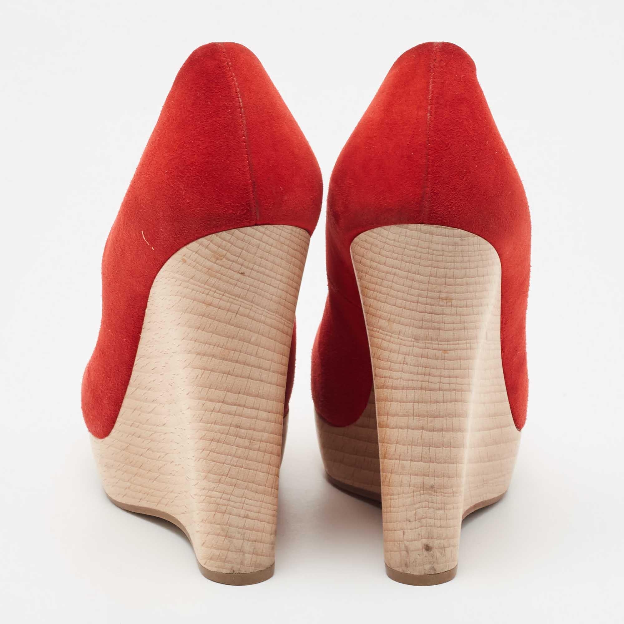 Saint Laurent - Sandales Wadge en daim rouge, taille 35 Pour femmes en vente