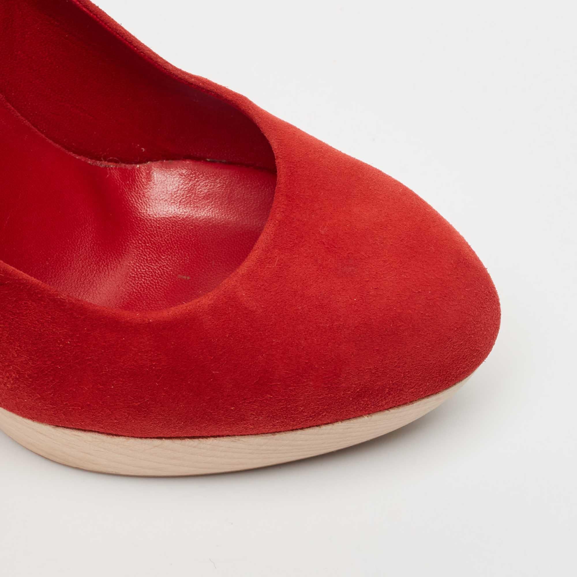 Saint Laurent - Sandales Wadge en daim rouge, taille 35 en vente 2