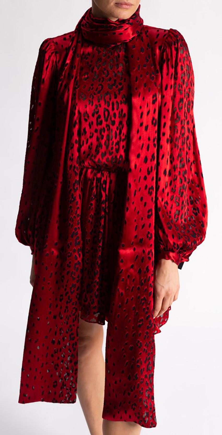 SAINT LAURENT RED VISCOSE ANIMAL PRINTED DRESS Sz FR 36 In Excellent Condition In Montgomery, TX