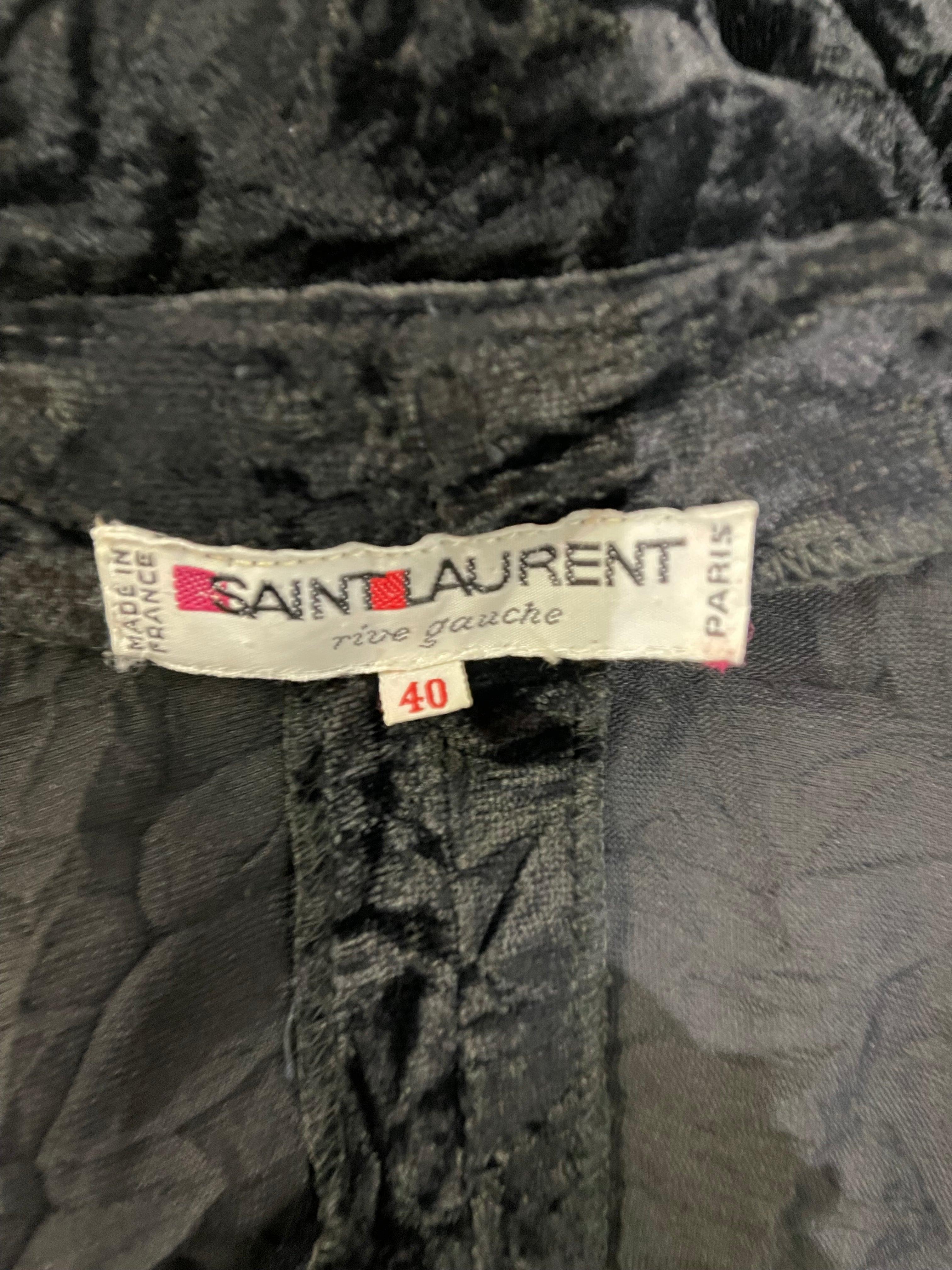 Noir Saint Laurent Rive Gauche, robe de cocktail enveloppante en velours écrasé noir, années 1980 en vente