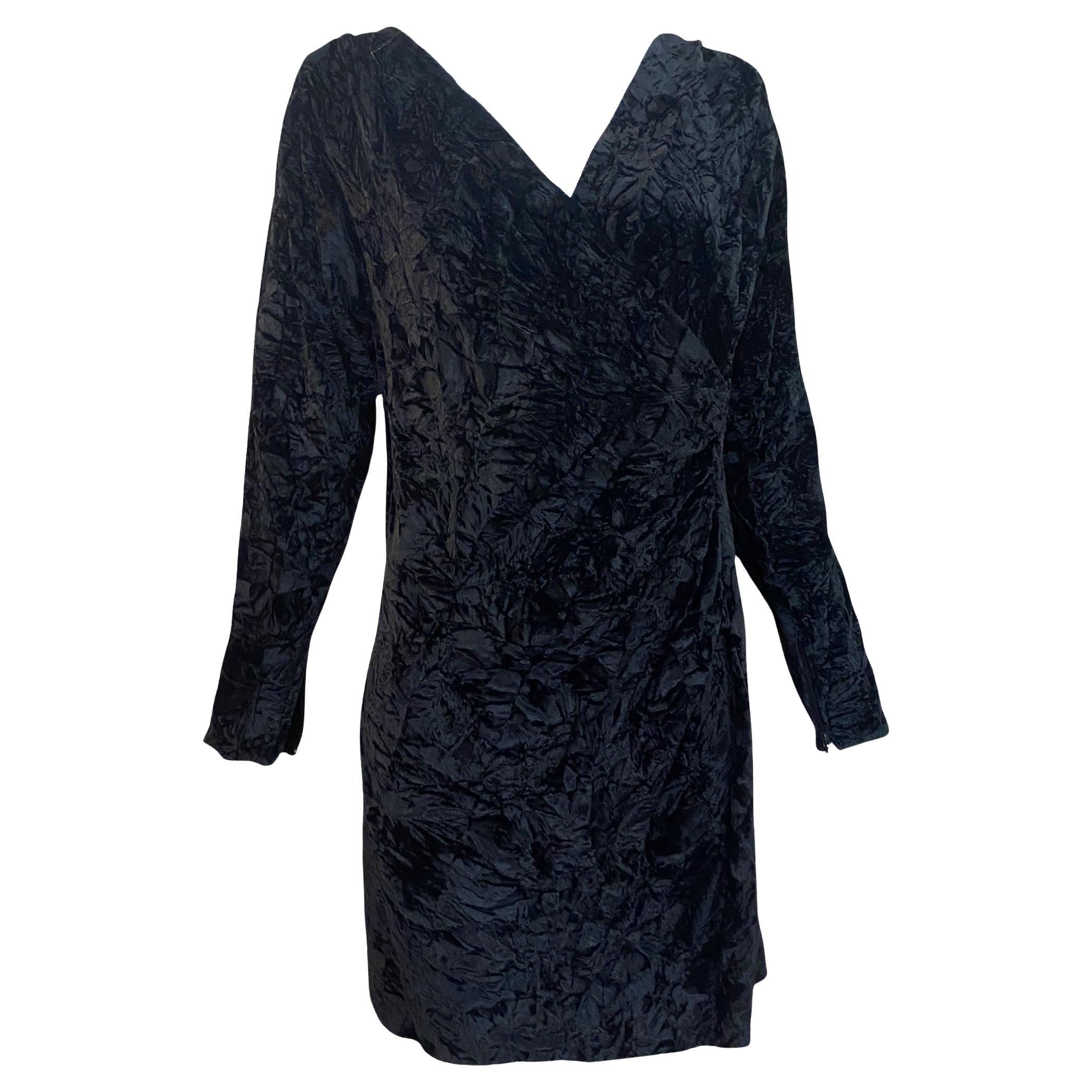 Saint Laurent Rive Gauche, robe de cocktail enveloppante en velours écrasé noir, années 1980 en vente