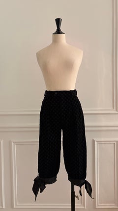 Pantalones capri de terciopelo negro de Saint Laurent Rive Gauche - 1979