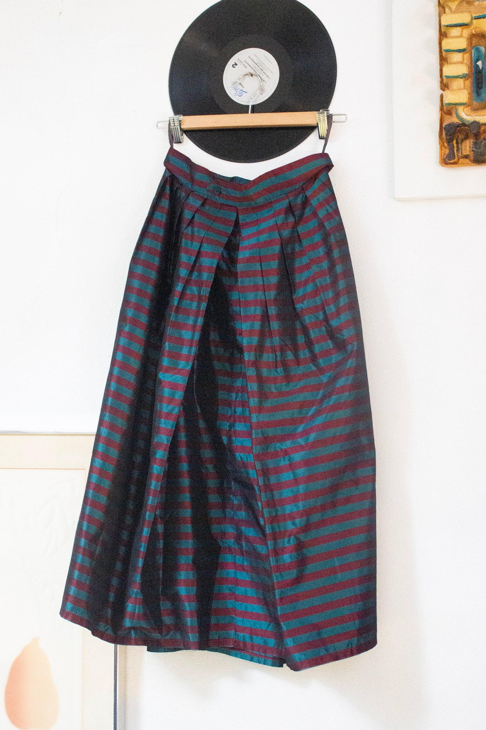 Saint Laurent Rive Gauche fall/winter 1982 documented blue and red striped taffeta high waisted pleated midi full skirt with side pockets (S)
Rare and collectible item from Saint Laurent Rive Gauche fall/winter 1982 runway show
Front button, zipper