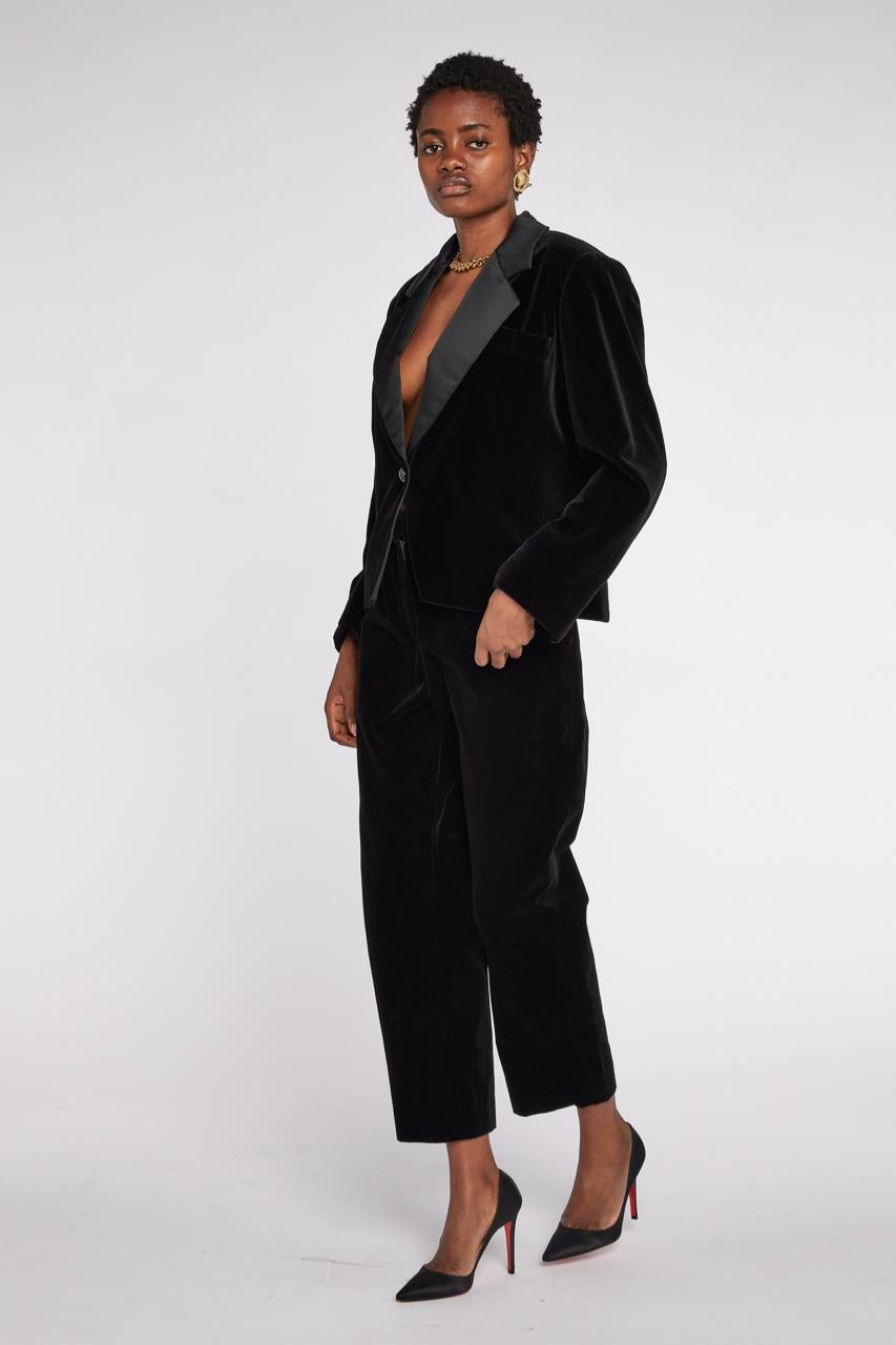 - Collezione Saint Laurent Rive Gauche di Yves Saint Laurent, primi anni '80.

- Venduto da Mae Vintage London 

- Giacca da smoking 