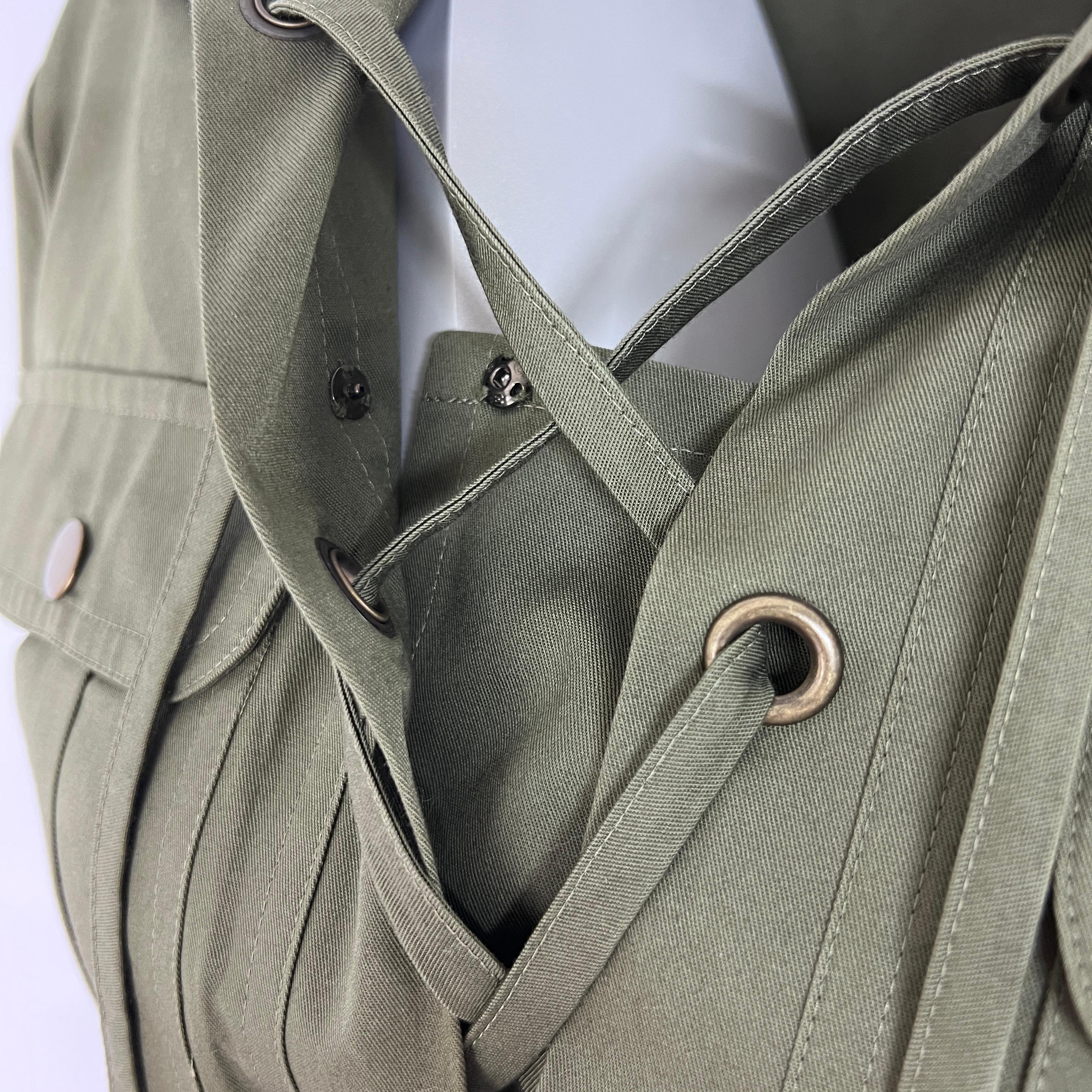 SAINT LAURENT Robe iconique saharienne safari en gabardine de coton kaki Pour femmes en vente