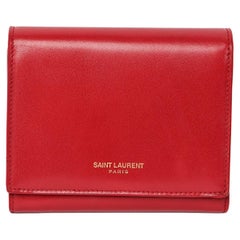 Saint Laurent Rouge Orient Glänzendes Glattleder Kompakte Brieftasche mit Doppelfalz