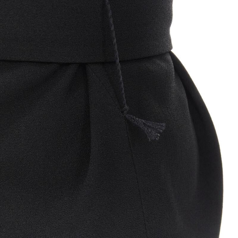 SAINT LAURENT Vestido con cinturón y hombreras de cota de malla negro FR38 S en venta 6