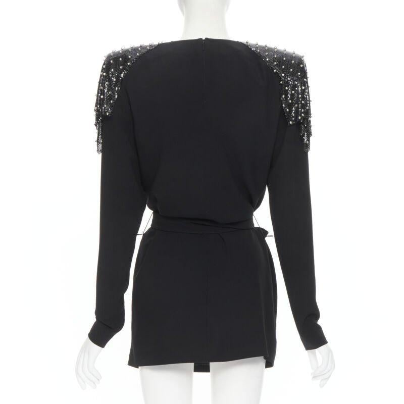 SAINT LAURENT Vestido con cinturón y hombreras de cota de malla negro FR38 S en venta 1
