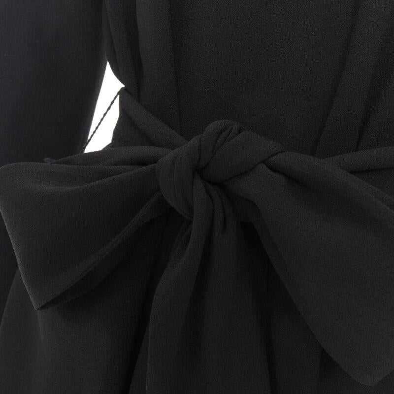 SAINT LAURENT Vestido con cinturón y hombreras de cota de malla negro FR38 S en venta 5