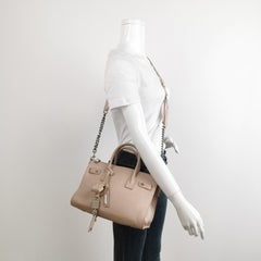 Saint Laurent Sac De Jour Baby-Handtasche aus Leder in Beige