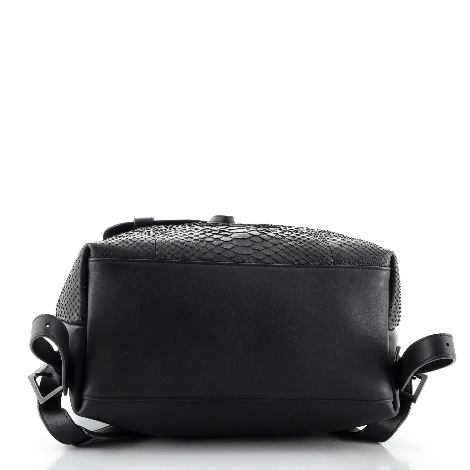 Saint Laurent Sac de Jour Rucksack aus geprägtem Python-Leder Medium im Zustand „Gut“ in NY, NY