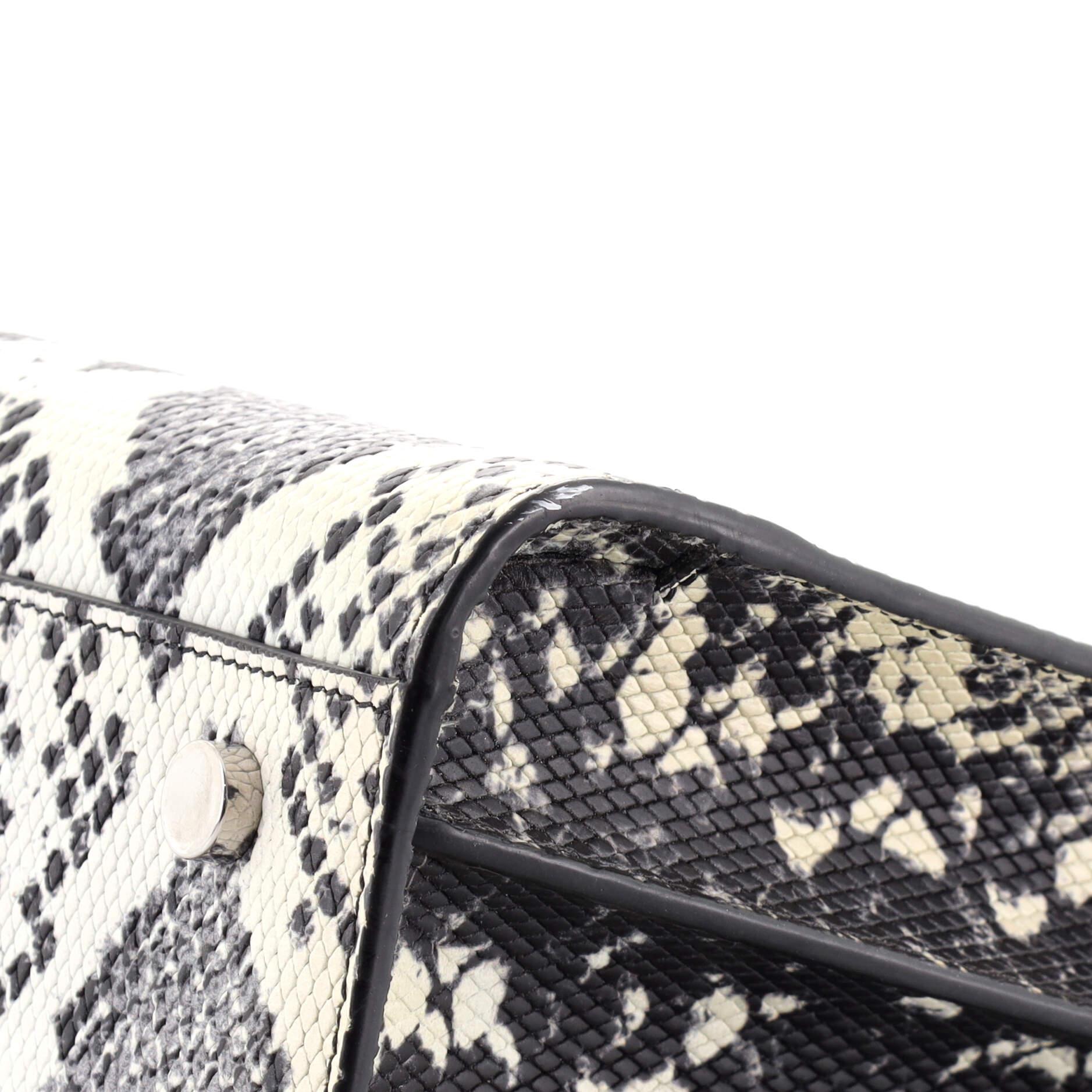 Saint Laurent Sac de Jour Tasche aus geprägtem Leder mit Pythonprägung Klein 1