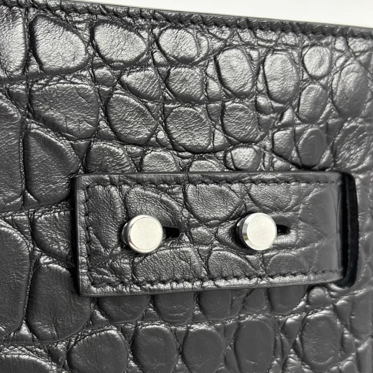 Saint Laurent Sac De Jour Große schwarze Handtasche aus Leder mit Krokodilprägung im Angebot 6