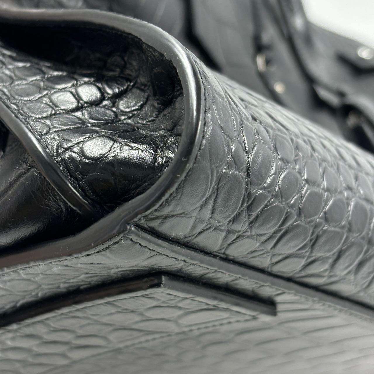 Saint Laurent Sac De Jour Große schwarze Handtasche aus Leder mit Krokodilprägung im Angebot 7