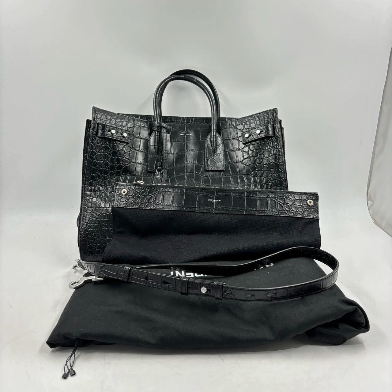 Saint Laurent Sac De Jour Große schwarze Handtasche aus Leder mit Krokodilprägung im Angebot 2