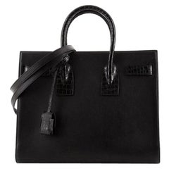 Saint Laurent Sac de Jour NM Sac en Cuir avec Détail Gaufrage Crocodile Petit Modèle