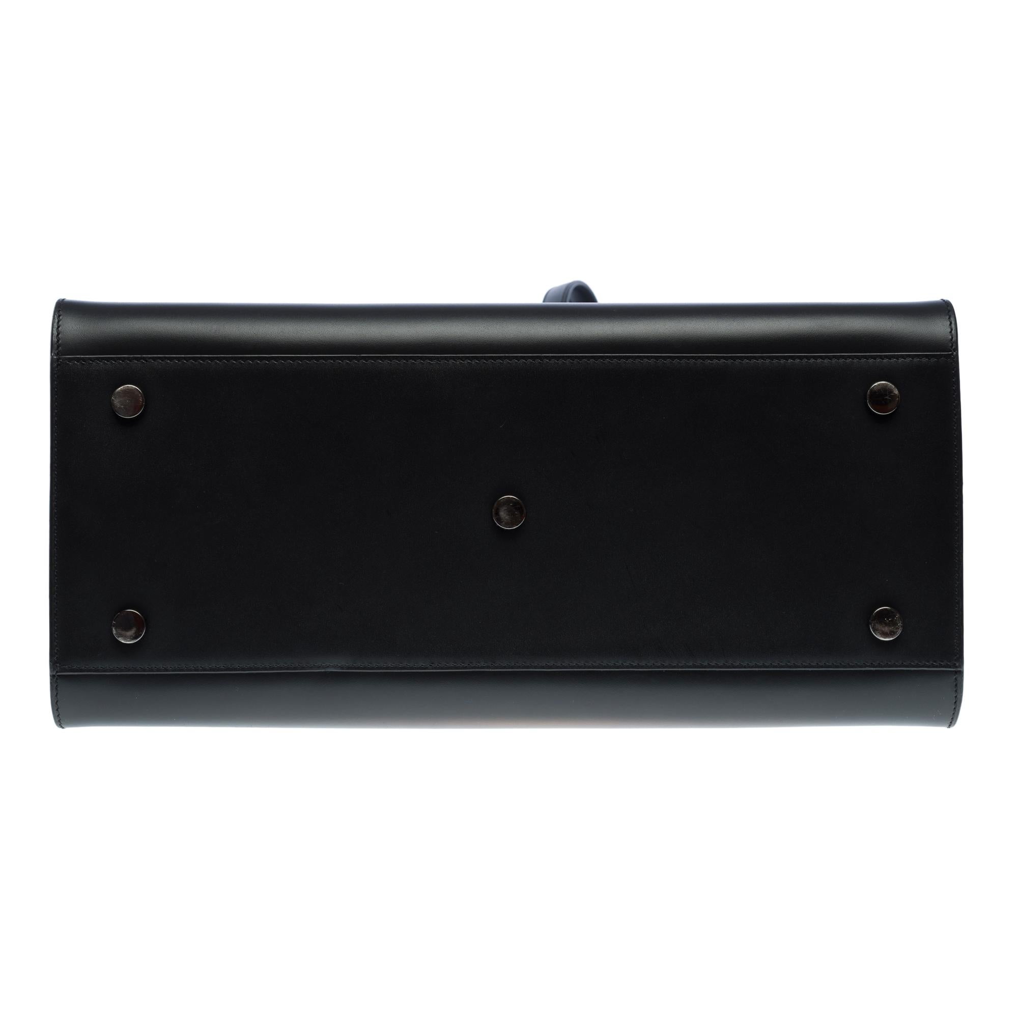 Saint Laurent Sac de Jour Kleine Handtasche in schwarzer Box aus Kalbsleder in Schwarz im Angebot 8