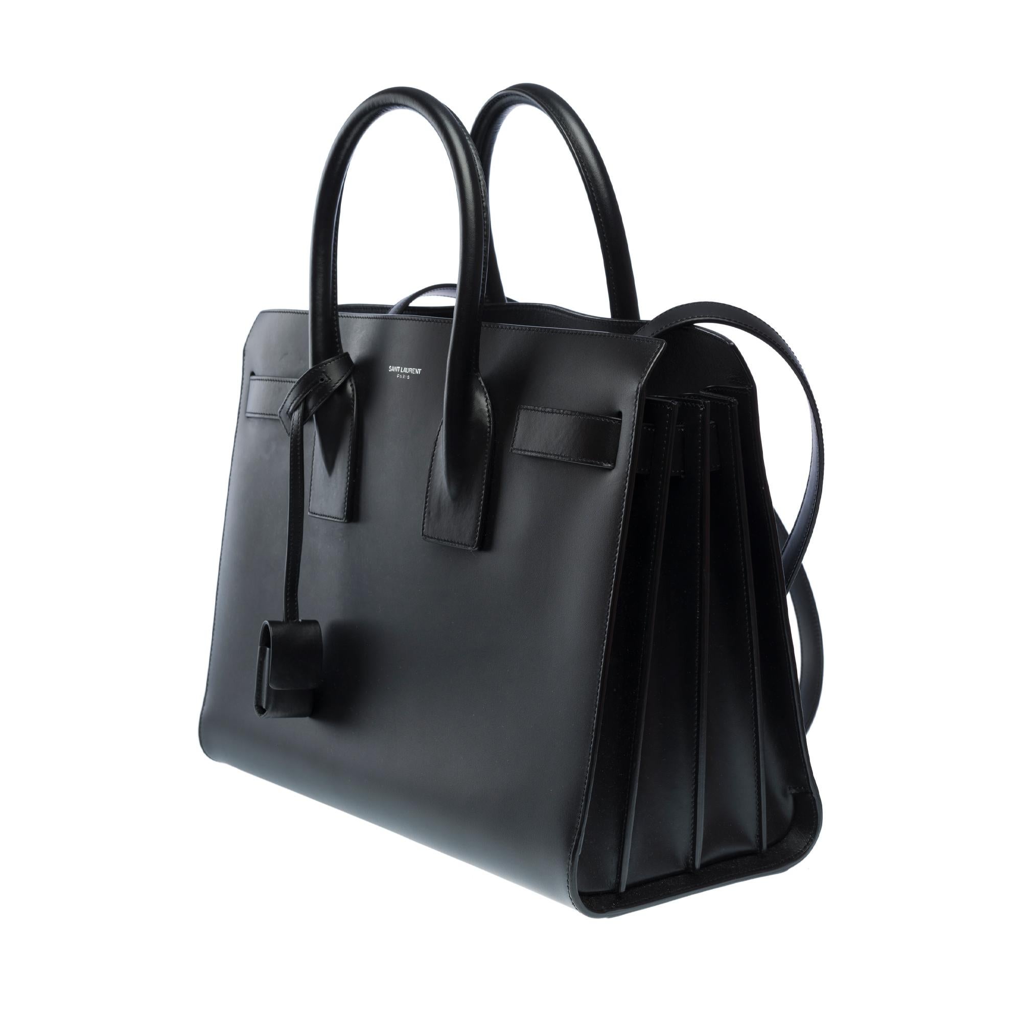 Saint Laurent Sac de Jour Kleine Handtasche in schwarzer Box aus Kalbsleder in Schwarz im Angebot 2