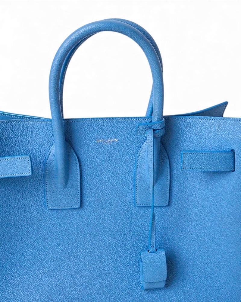 Saint Laurent Sac De Jours Small Granulata Azzurra en vente 8