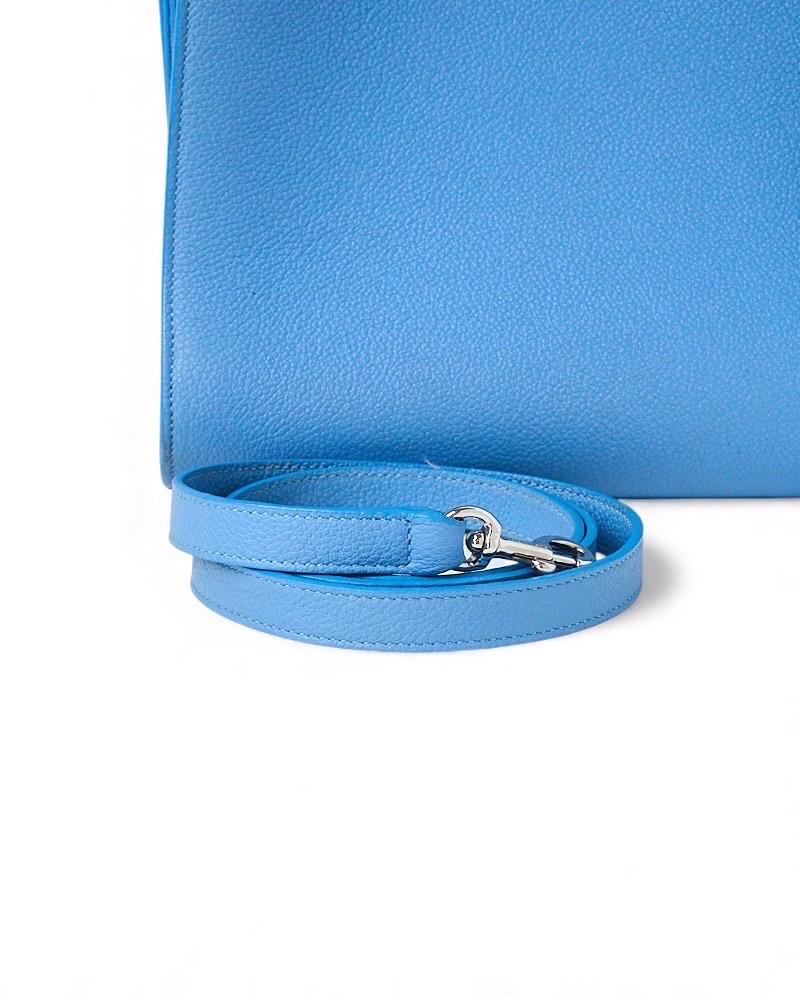 Saint Laurent Sac De Jours Small Granulata Azzurra en vente 11