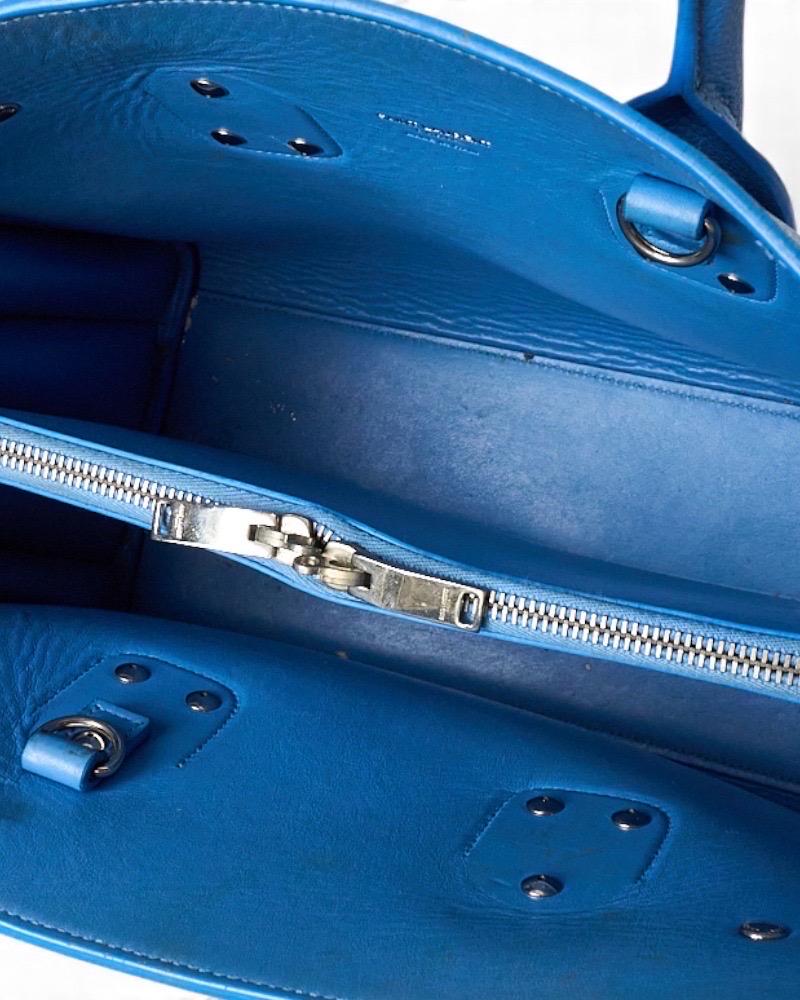 Saint Laurent Sac De Jours Small Granulata Azzurra en vente 13