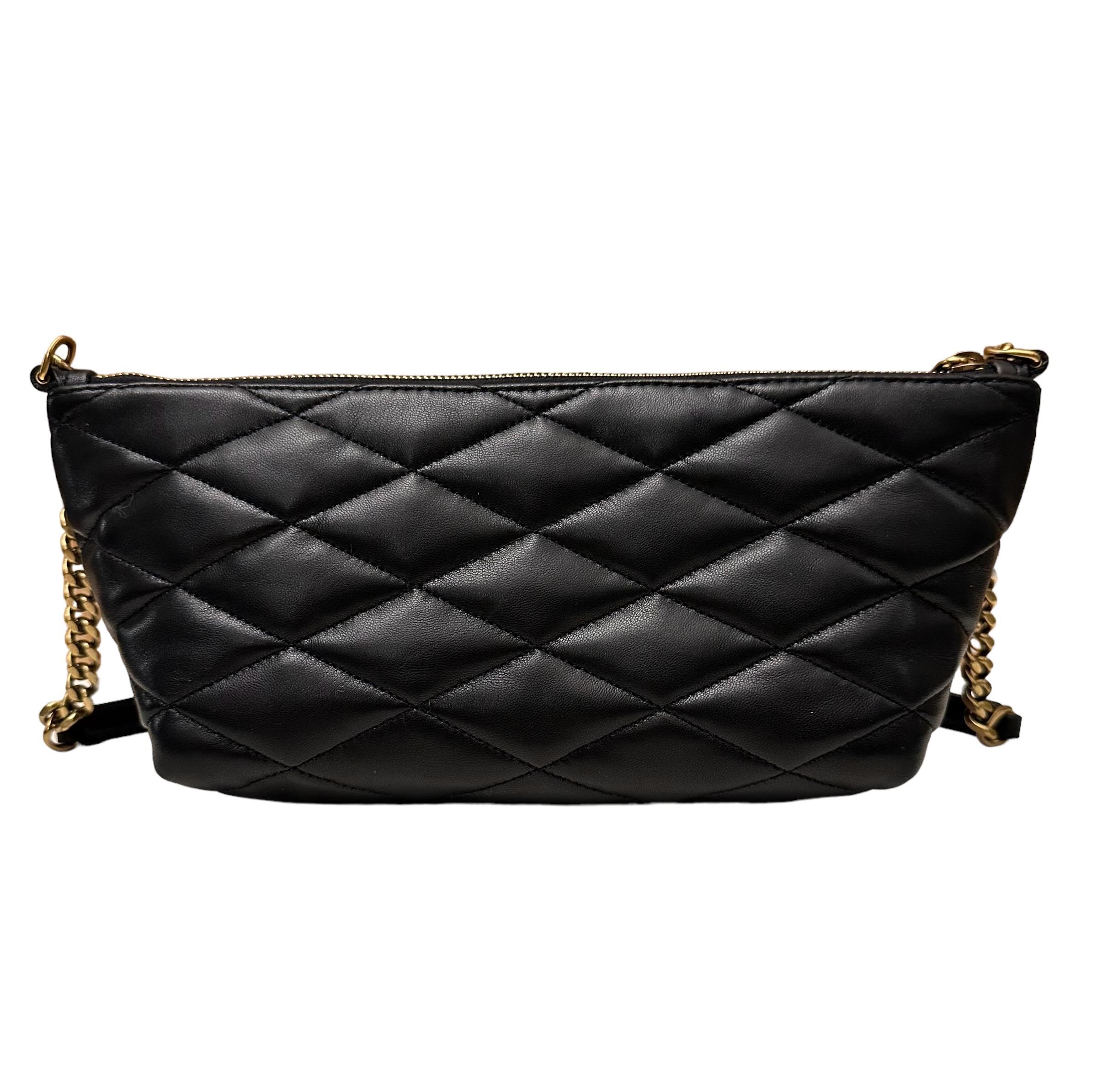 This pre-owned but new mini bag from the house of Saint Laurent is part of the Sade collection !
It is crafted from black quilted lambskin leather with a zip closure on top.
It features a chain strap with leather so it sits comfortably over the