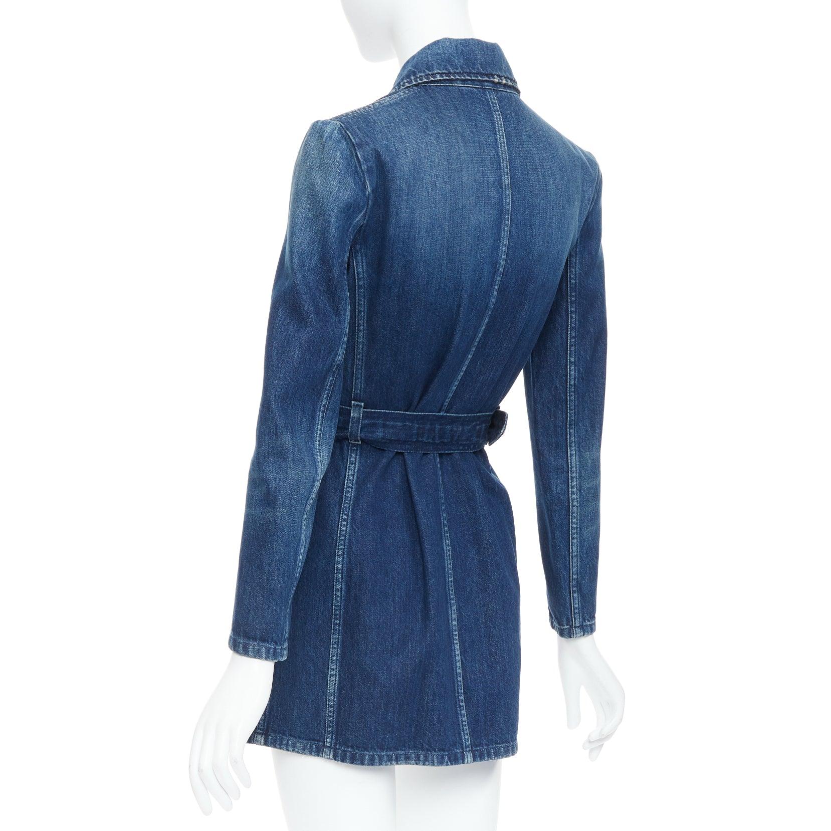 SAINT LAURENT Saharienne - Robe chemise safari à ceinture en jean lavé bleu indigo en vente 3